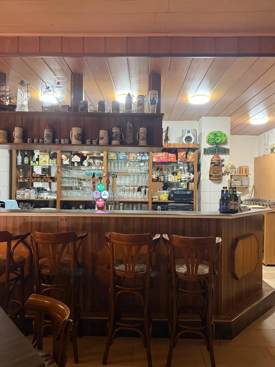 Theke mit Zapfanlage